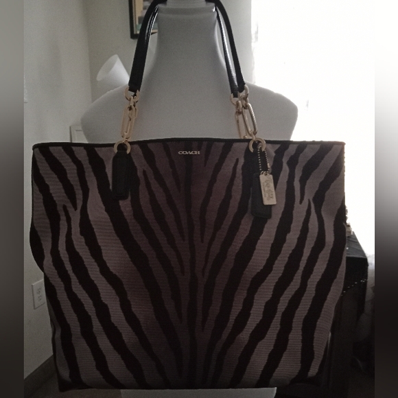 Coach purse - Picture 2 of 13